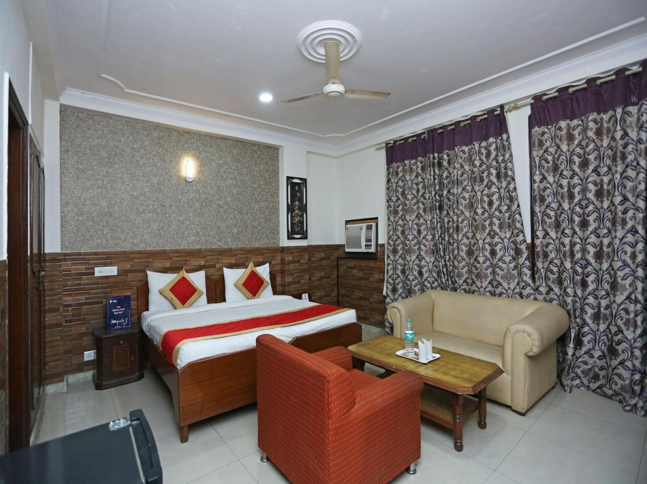OYO 472 Hotel Sareen New Delhi Buitenkant foto