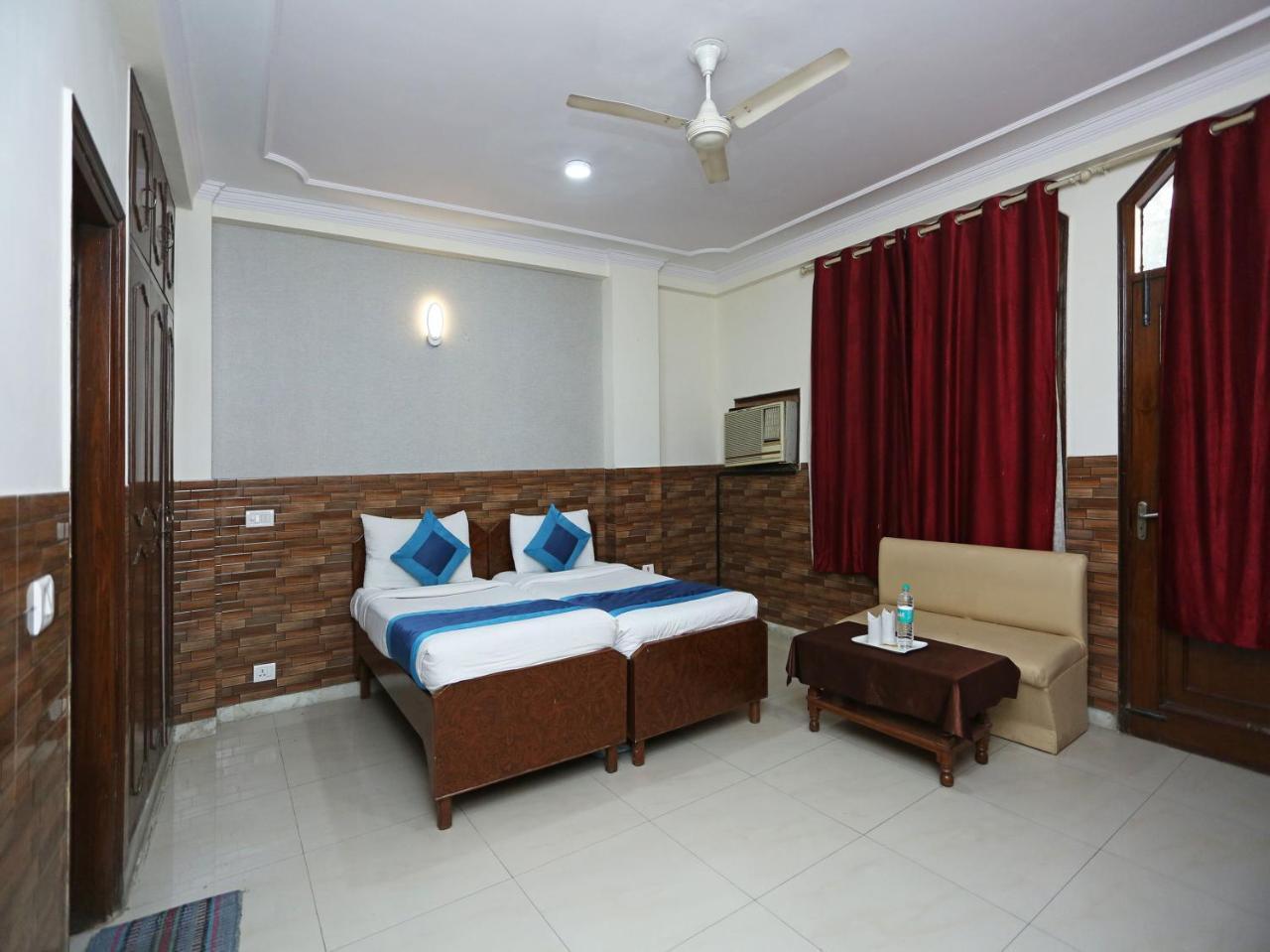 OYO 472 Hotel Sareen New Delhi Buitenkant foto