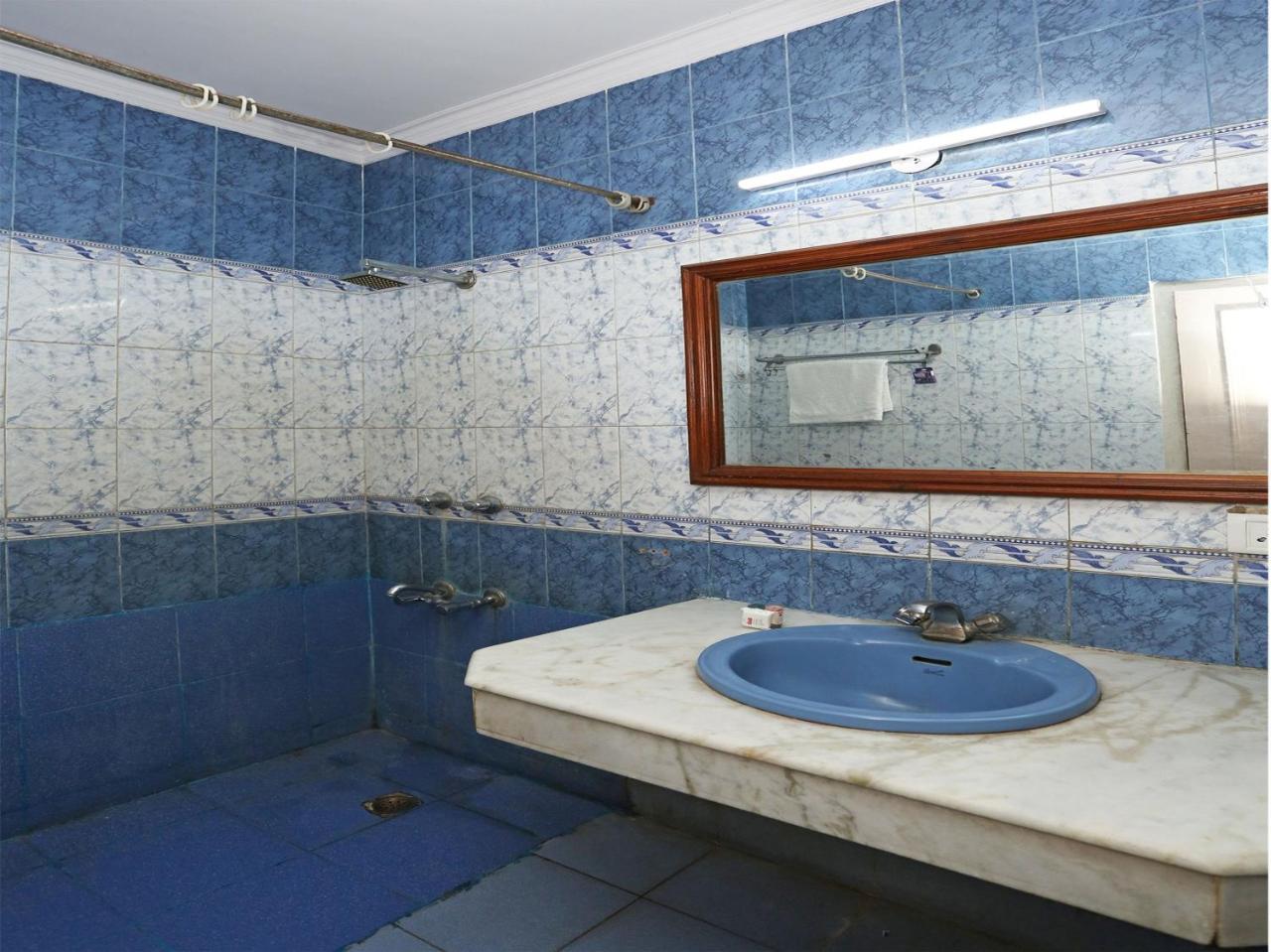OYO 472 Hotel Sareen New Delhi Buitenkant foto