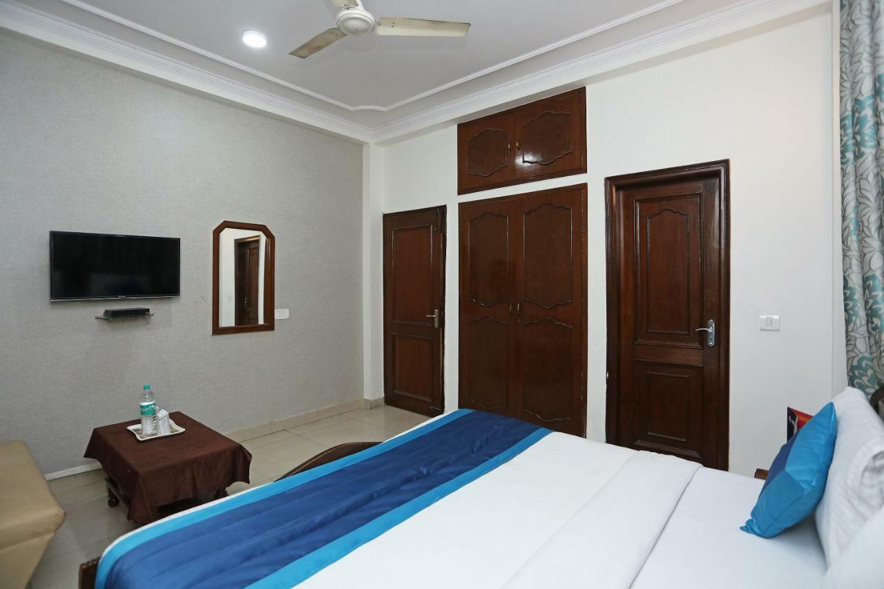 OYO 472 Hotel Sareen New Delhi Buitenkant foto