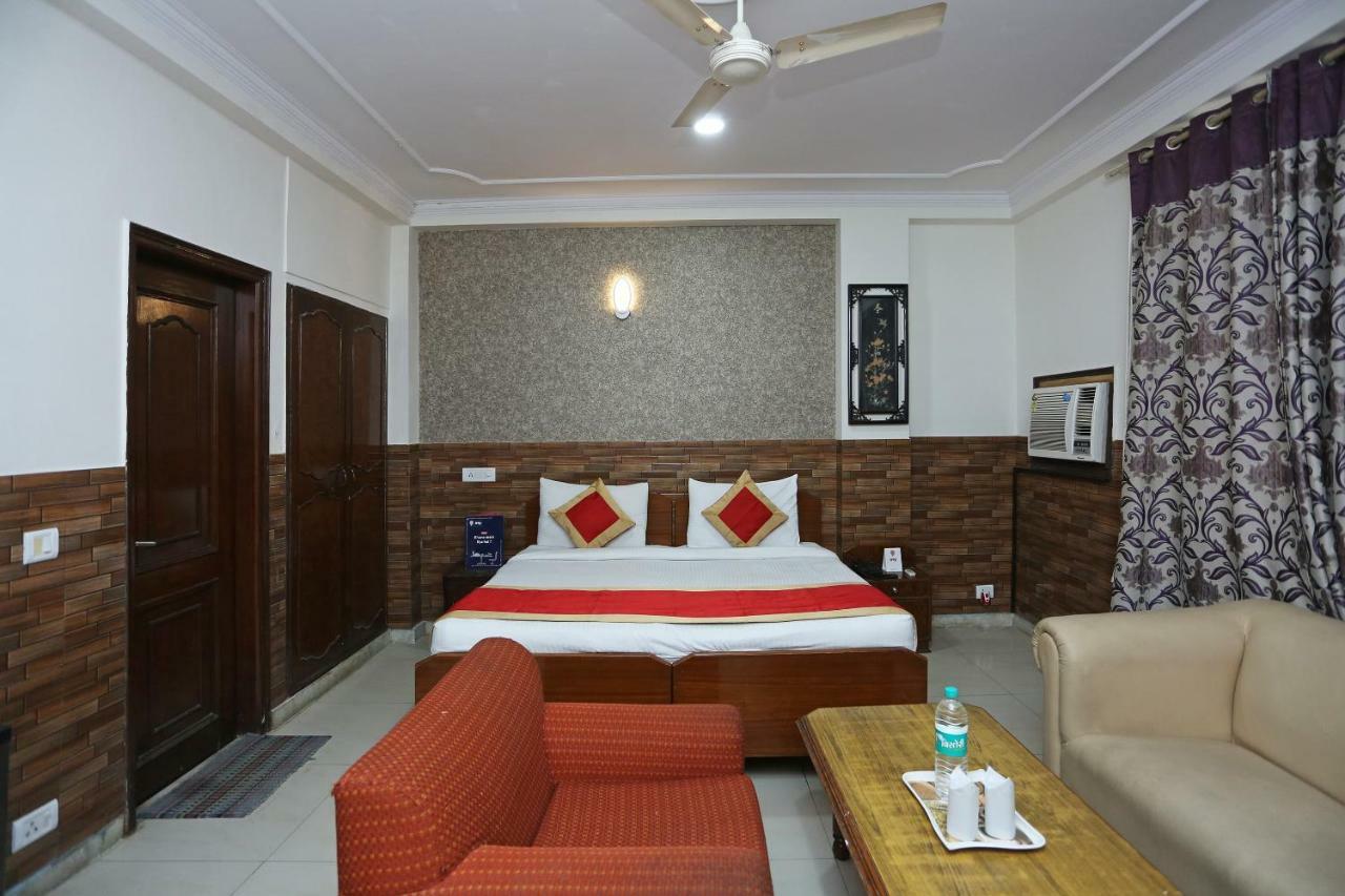 OYO 472 Hotel Sareen New Delhi Buitenkant foto